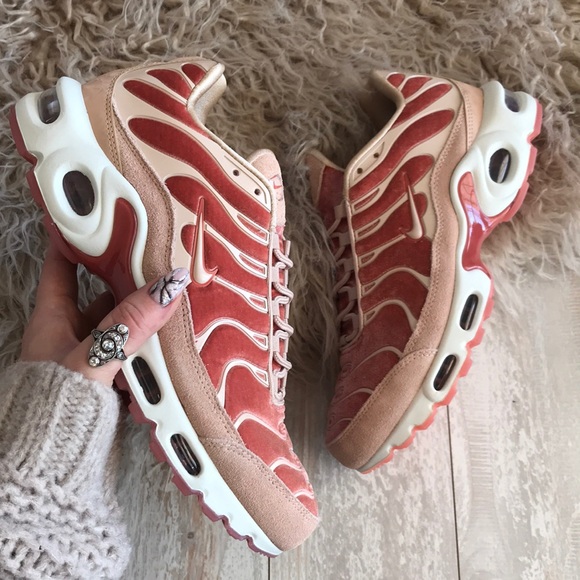 NWT Nike Air Max Plus LX velvet - Picture 3 of 8
